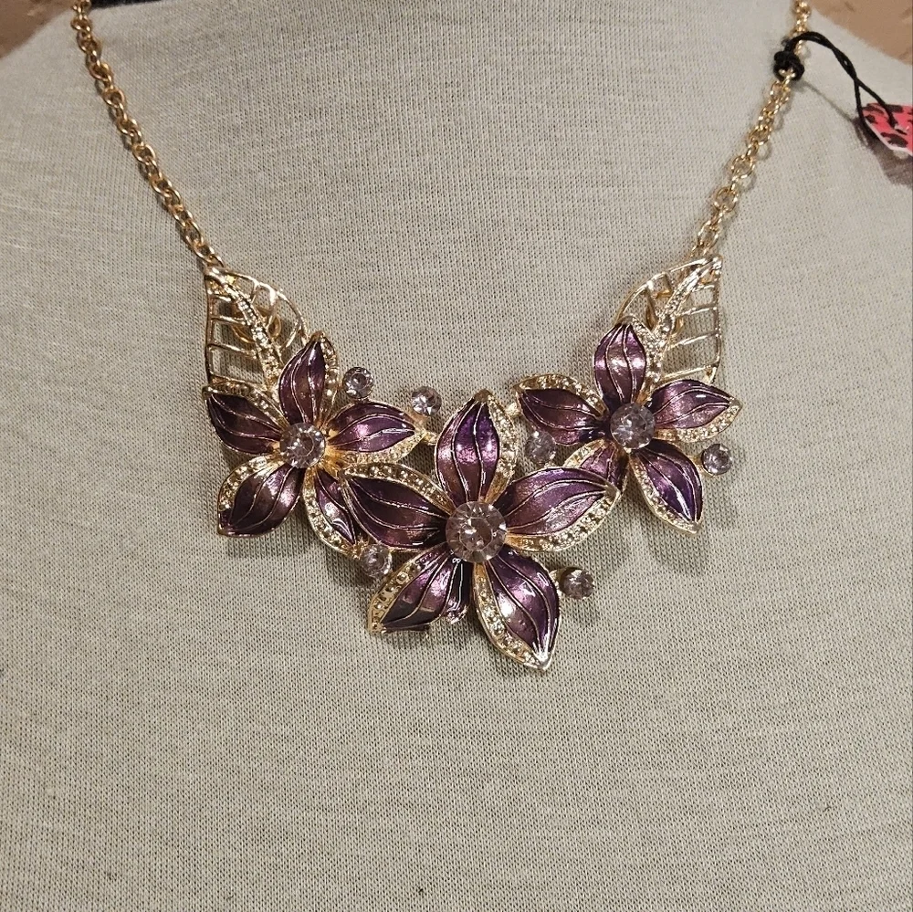 PURPLE FLORAL STATEMENT NECKLACE